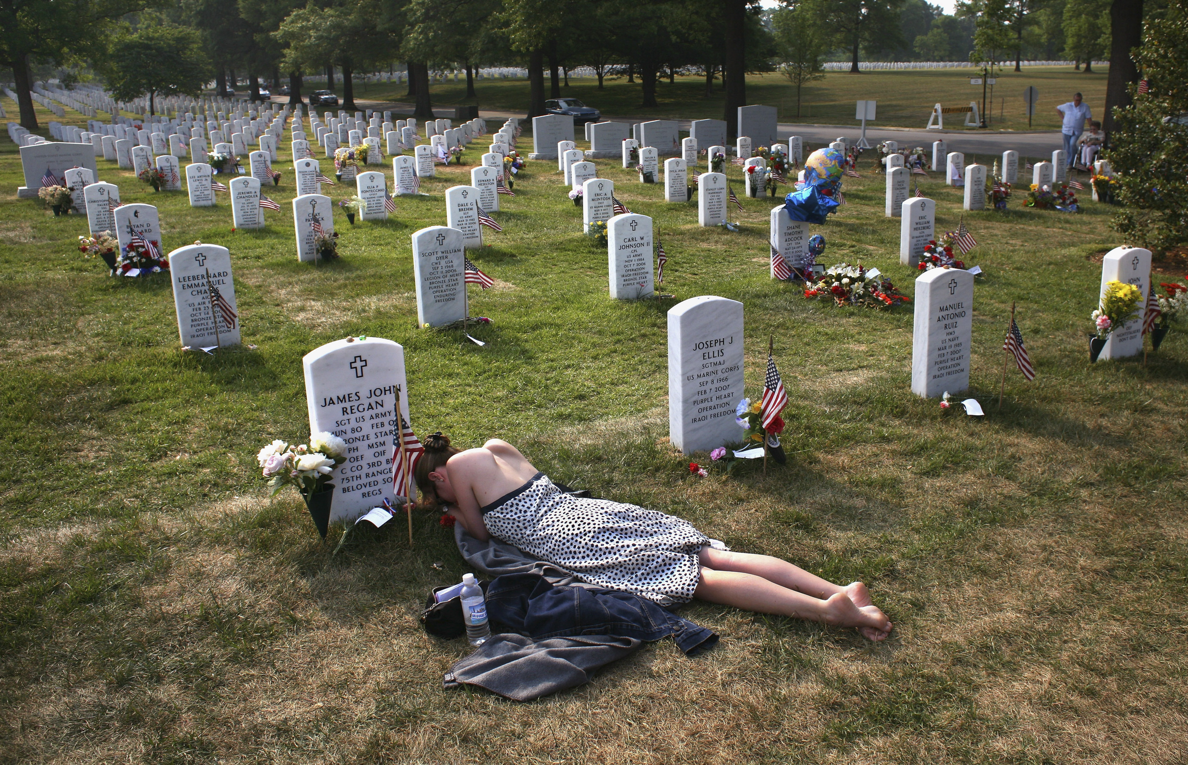 Память умерших детей. James John Regan солдат. Арлингтон кладбище. Кладбище в Америке.